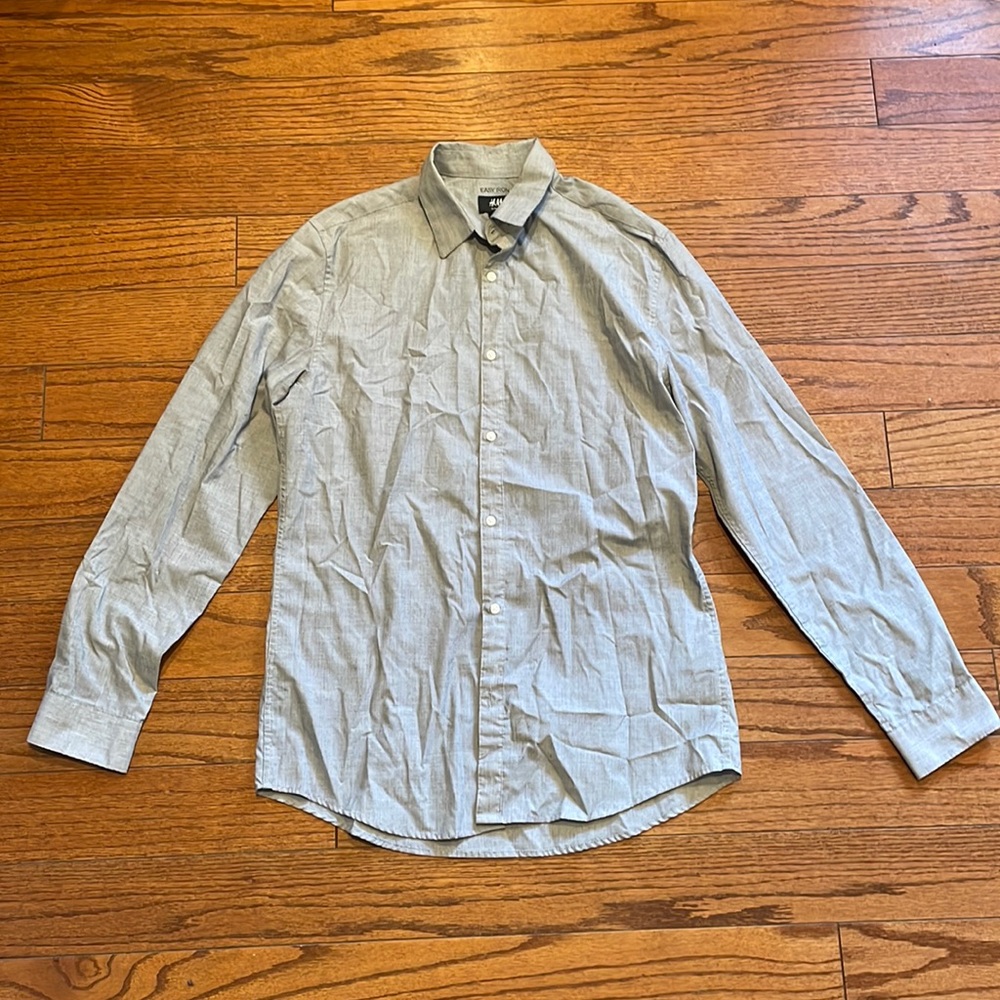 3/$15! Men’s H&M EUC Slim fit button up bottom down long sleeve size M